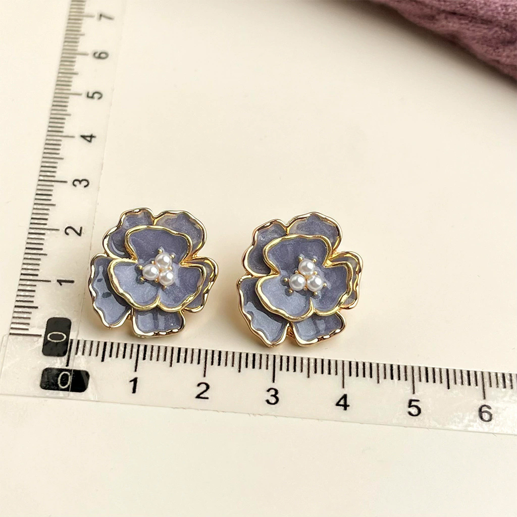 French retro purple oil drop earrings for women with super fairy temperament and sweet flower earrings with silver needles