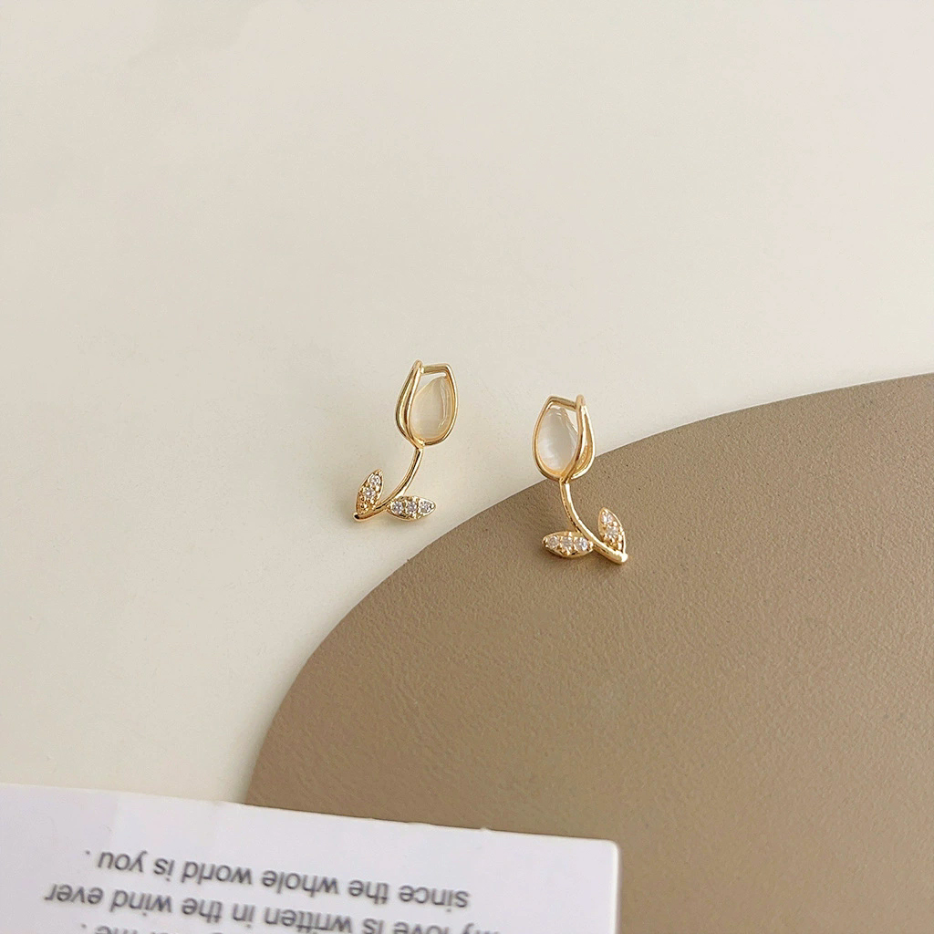 French high-end glass cat's eye earrings with super fairy temperament and sweet flower earrings with silver needles