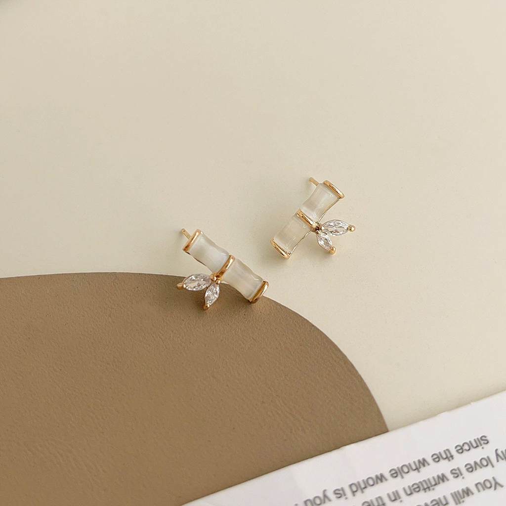 French high-end glass cat's eye earrings with super fairy temperament and sweet flower earrings with silver needles