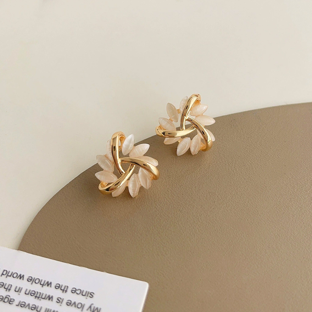 French high-end glass cat's eye earrings with super fairy temperament and sweet flower earrings with silver needles