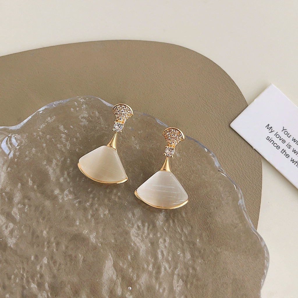 French high-end glass cat's eye earrings with super fairy temperament and sweet flower earrings with silver needles
