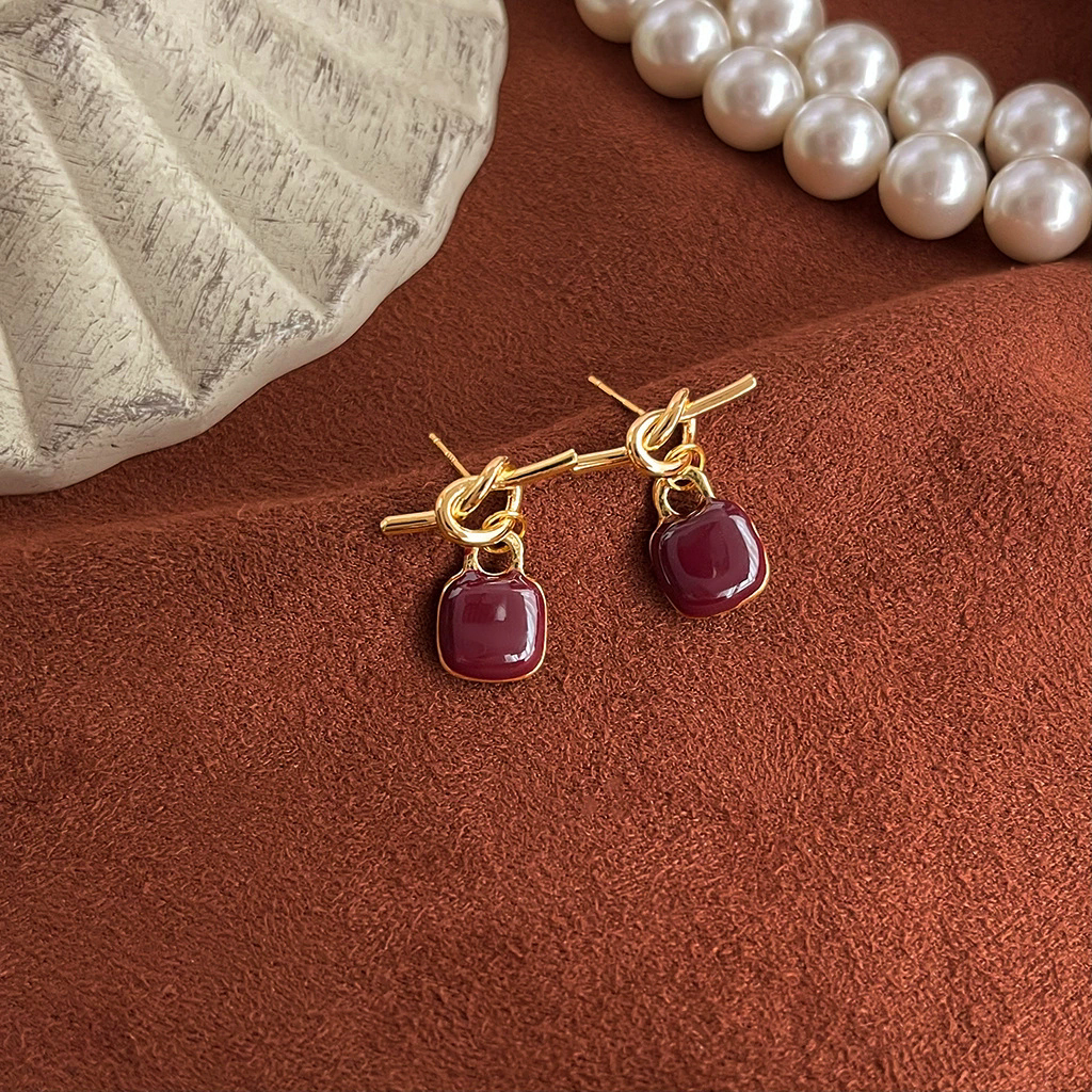 Retro wine red oil drop earrings niche light luxury pearl earrings with silver needles