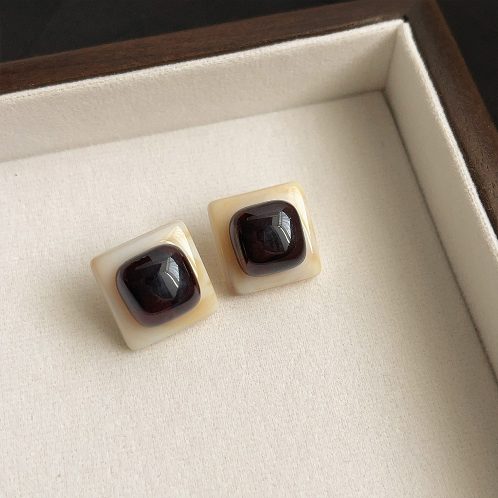 Vintage Maillard Brown Earrings with silver needles