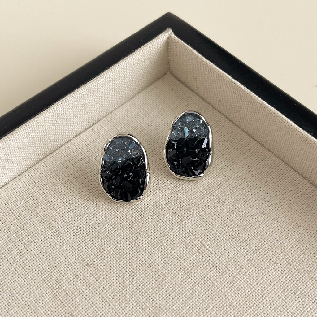 Medieval style black oil drop retro earrings for women with silver needles