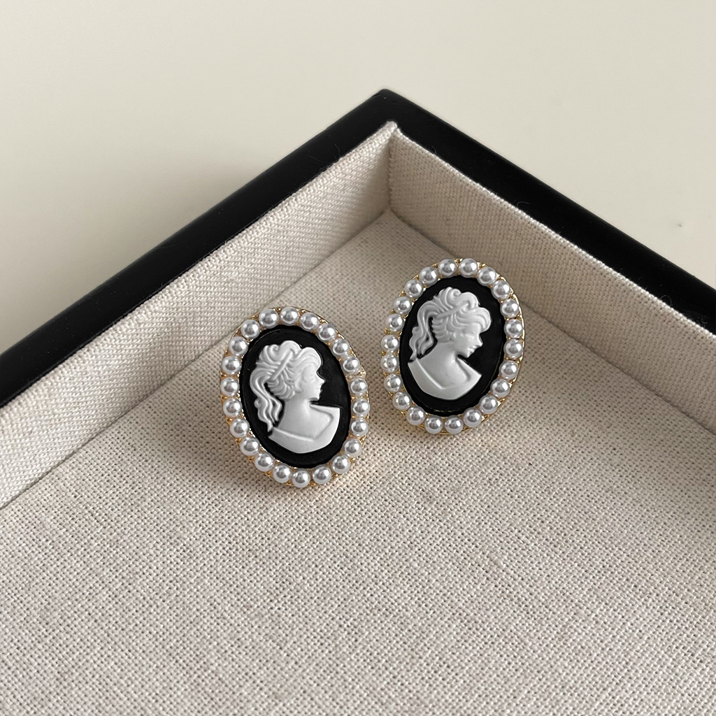 Medieval style black oil drop retro earrings for women with silver needles