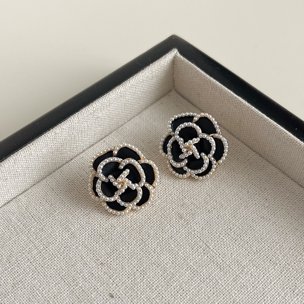Medieval style black oil drop retro earrings for women with silver needles