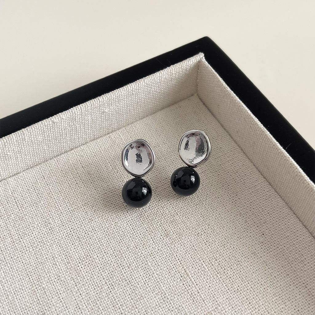 Medieval style black oil drop retro earrings for women with silver needles