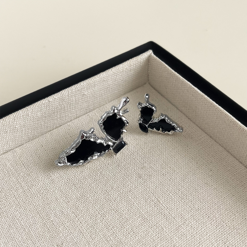 Medieval style black oil drop retro earrings for women with silver needles