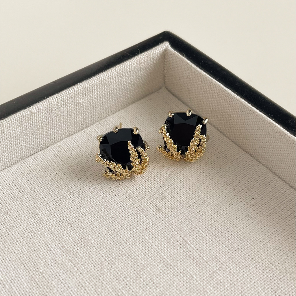 Medieval style black oil drop retro earrings for women with silver needles
