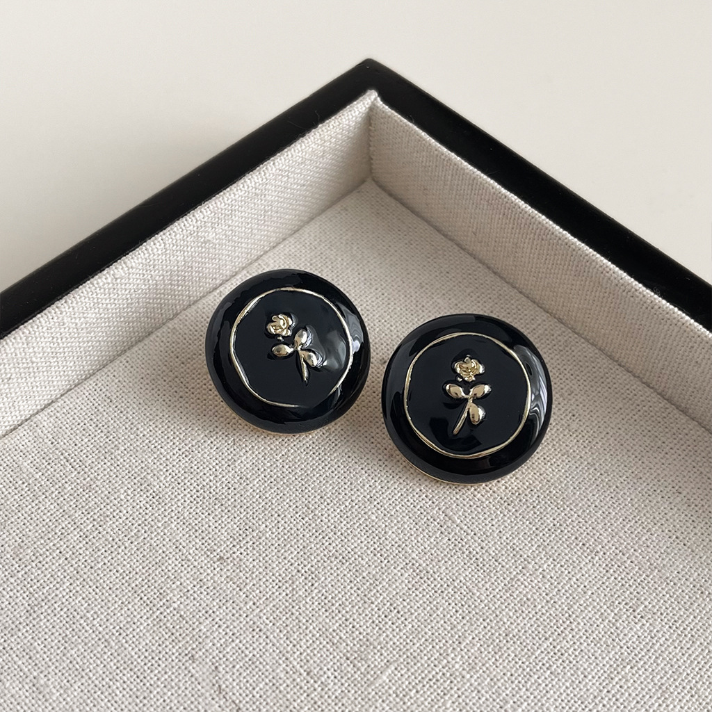 Medieval style black oil drop retro earrings for women with silver needles