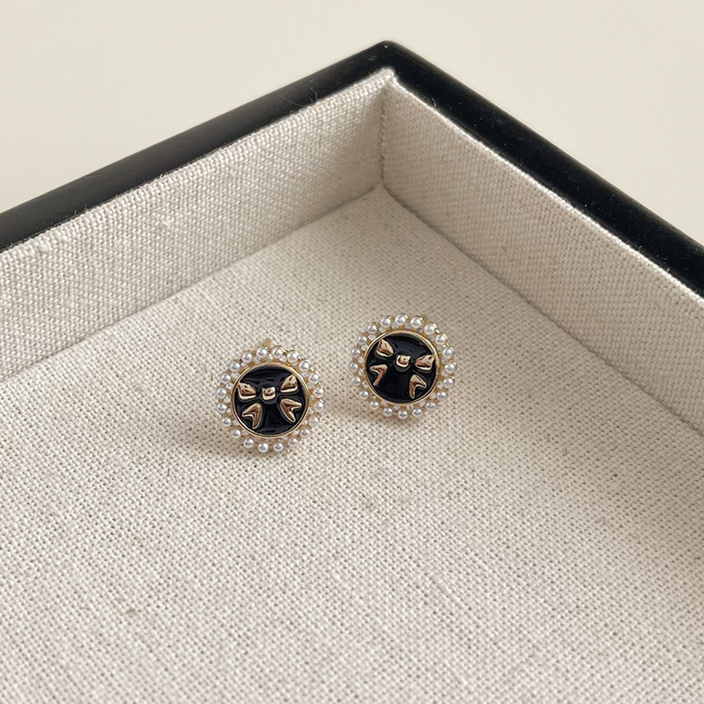 Medieval style black oil drop retro earrings for women with silver needles