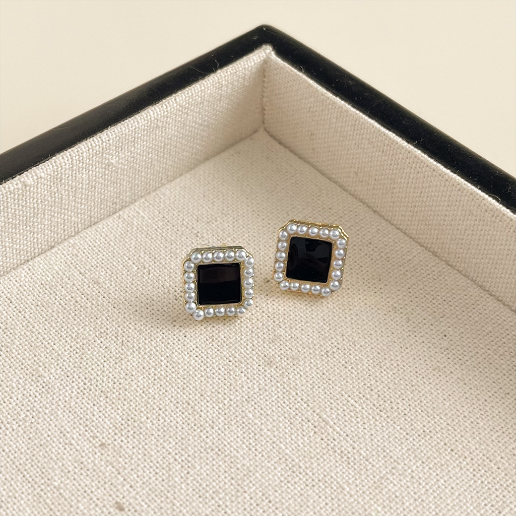 Medieval style black oil drop retro earrings for women with silver needles