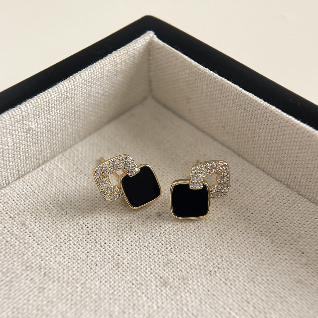 Medieval style black oil drop retro earrings for women with silver needles