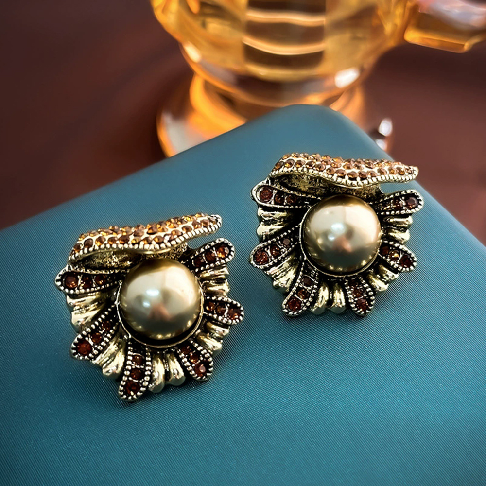 Vintage jewelry European and American medieval luxury earrings with silver needles