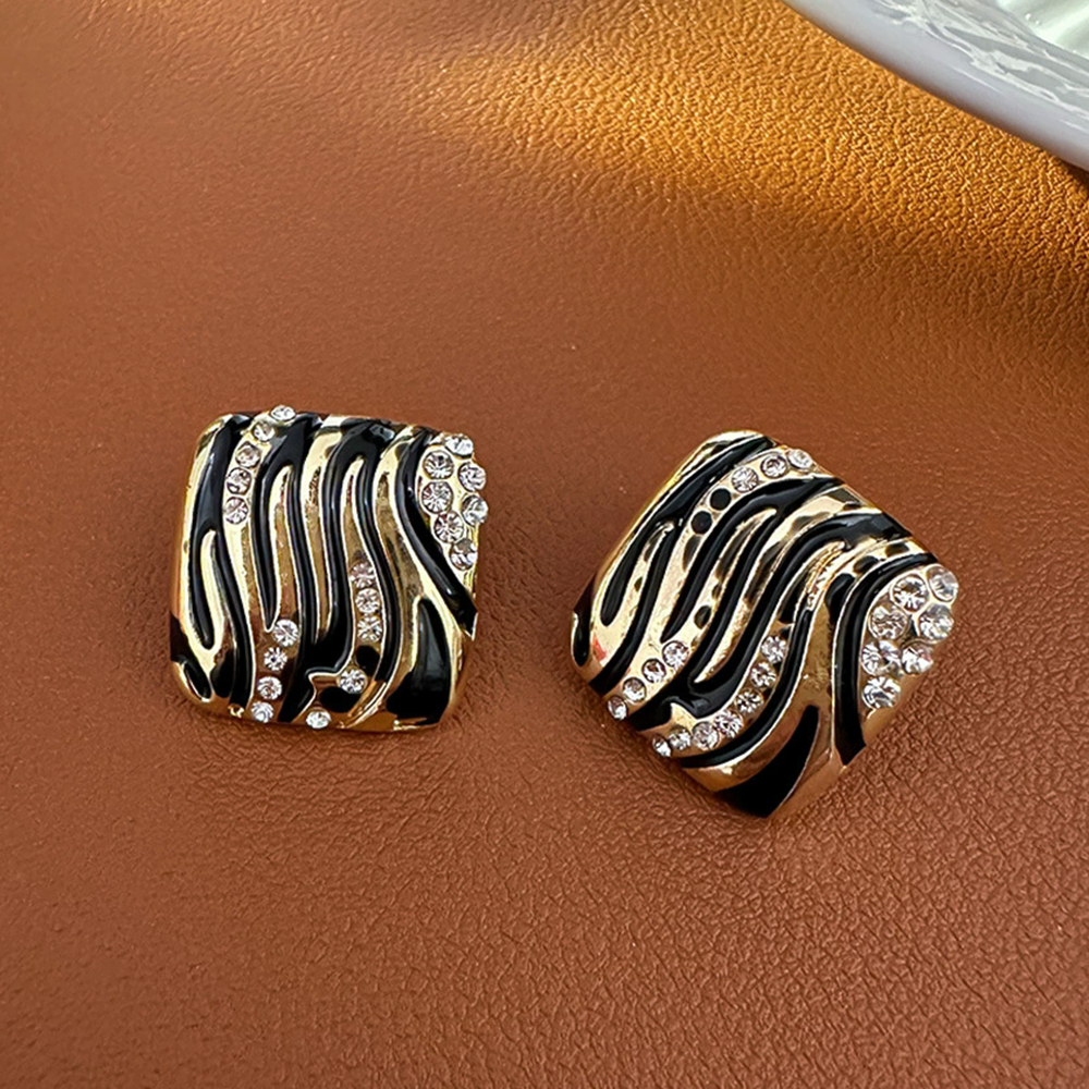 Vintage jewelry European and American medieval luxury earrings with silver needles