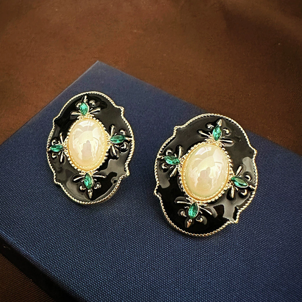 Vintage jewelry European and American medieval luxury earrings with silver needles