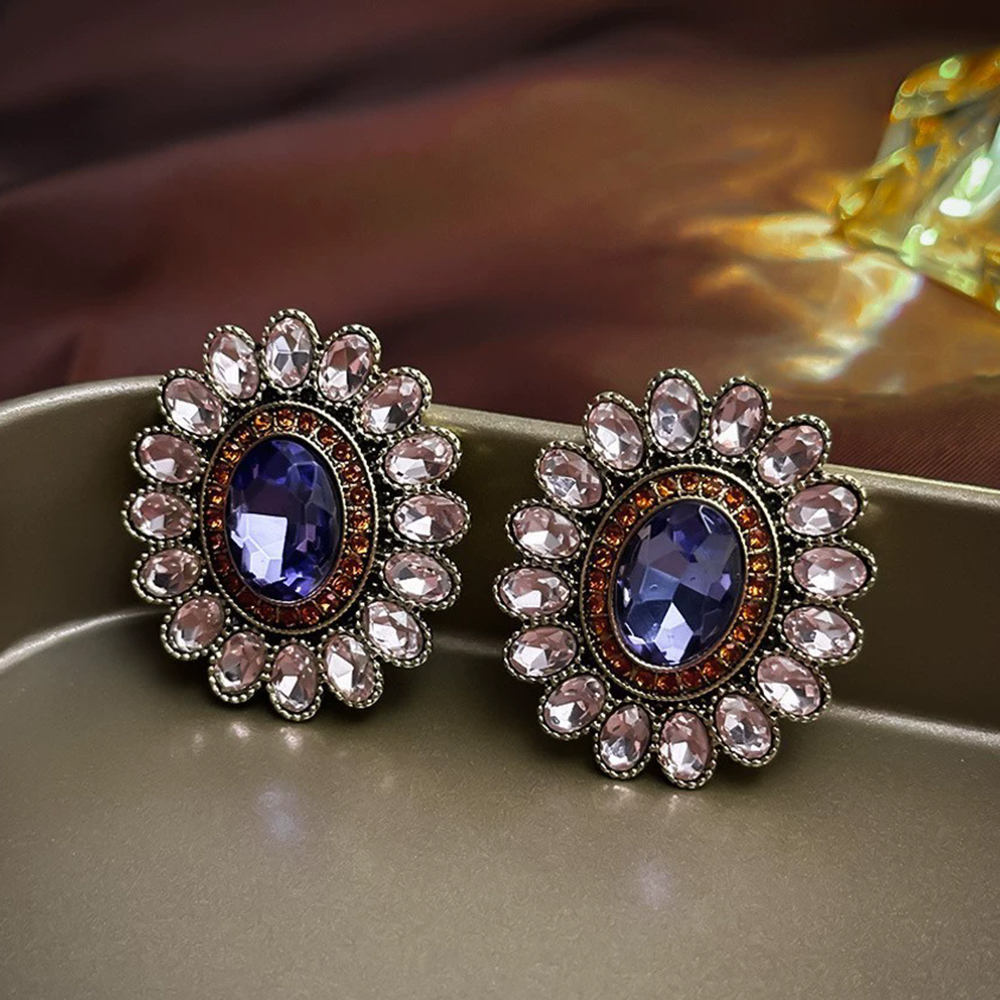 Vintage jewelry European and American medieval luxury earrings with silver needles