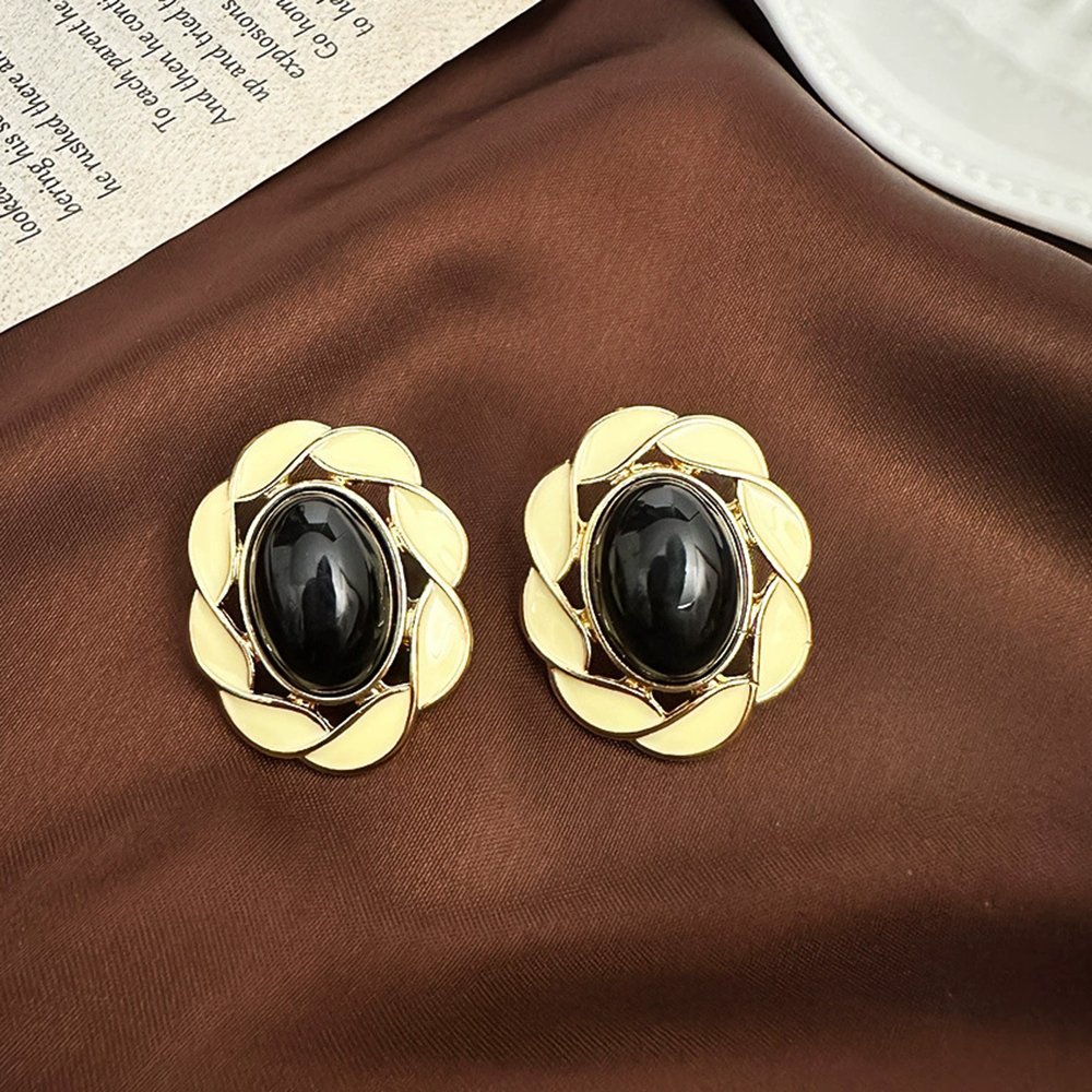 Vintage jewelry European and American medieval luxury earrings with silver needles