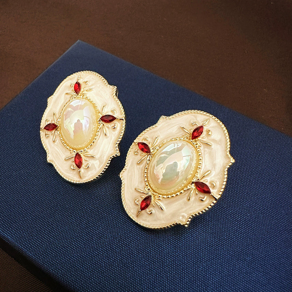Vintage jewelry European and American medieval luxury earrings with silver needles