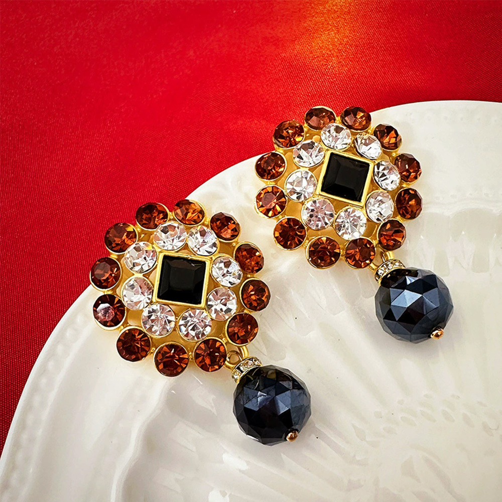 Vintage jewelry European and American medieval luxury earrings with silver needles