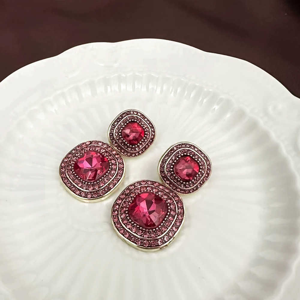Vintage jewelry European and American medieval luxury earrings with silver needles