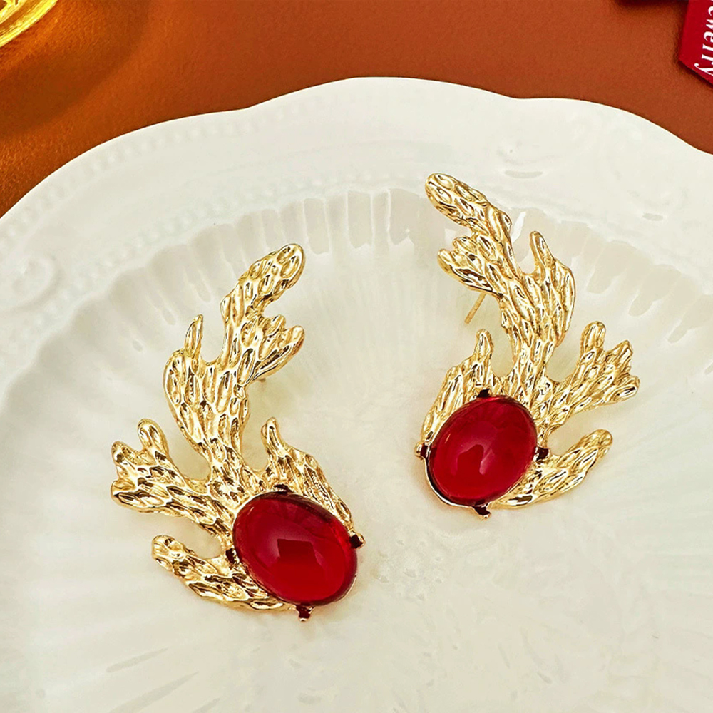 Vintage jewelry European and American medieval luxury earrings with silver needles