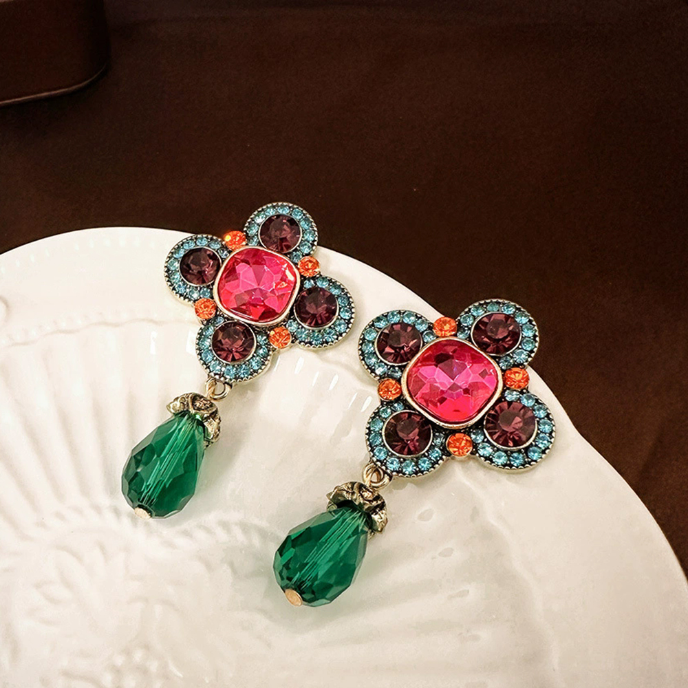 Vintage jewelry European and American medieval luxury earrings with silver needles