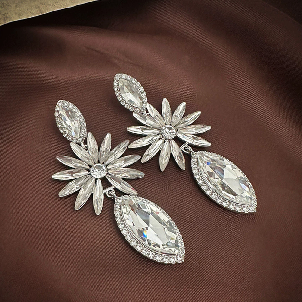 Vintage jewelry European and American medieval luxury earrings with silver needles