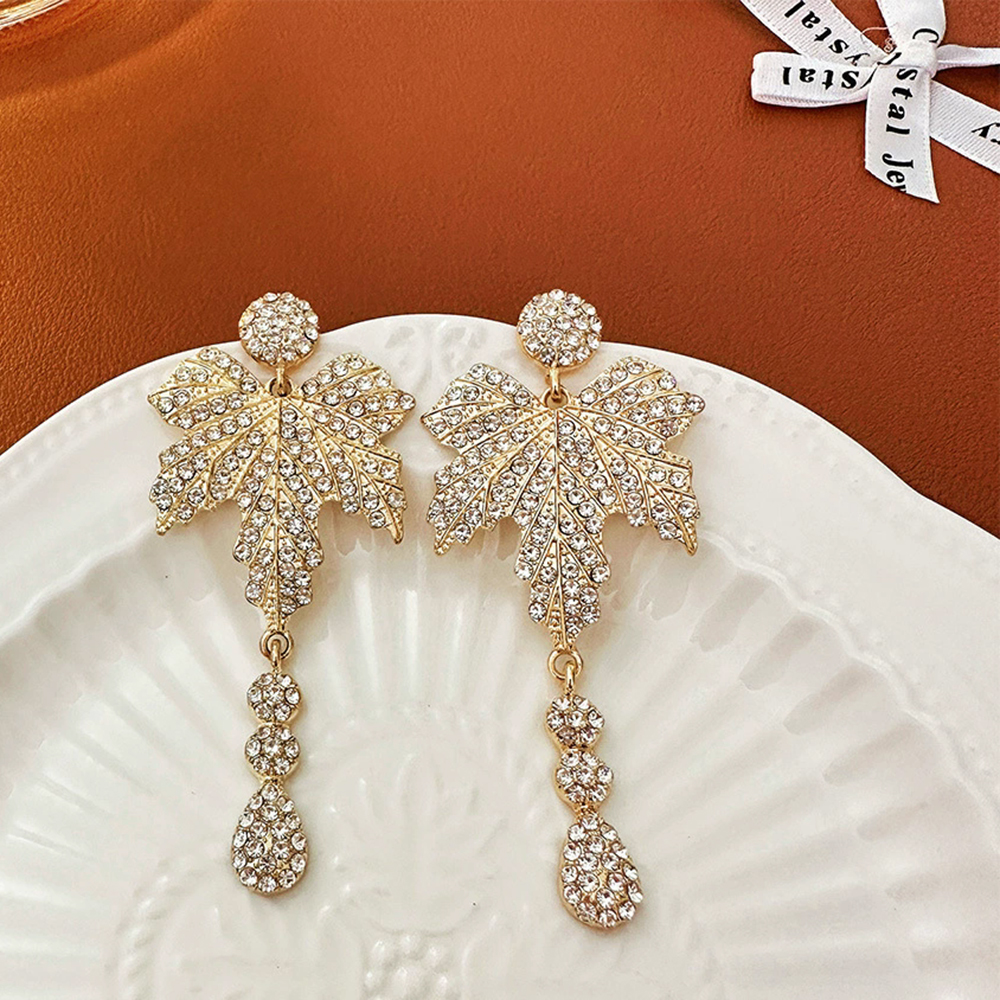 Vintage jewelry European and American medieval luxury earrings with silver needles