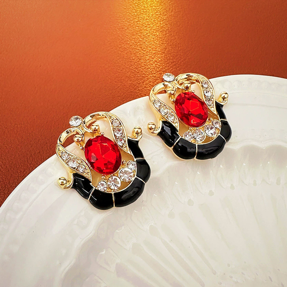 Vintage jewelry European and American medieval luxury earrings with silver needles