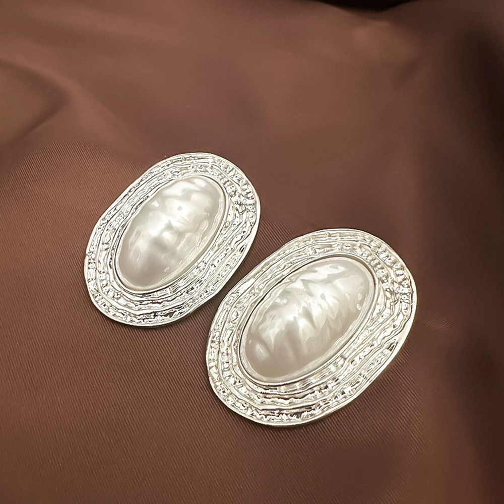 Vintage jewelry European and American medieval luxury earrings with silver needles
