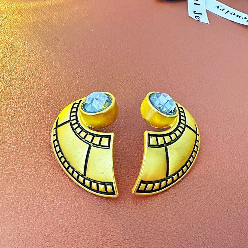 Vintage jewelry European and American medieval luxury earrings with silver needles