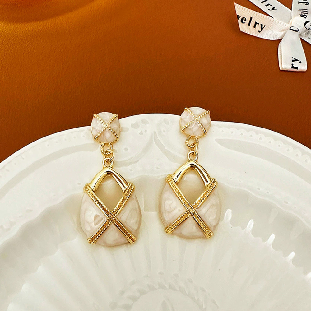 Vintage jewelry European and American medieval luxury earrings with silver needles