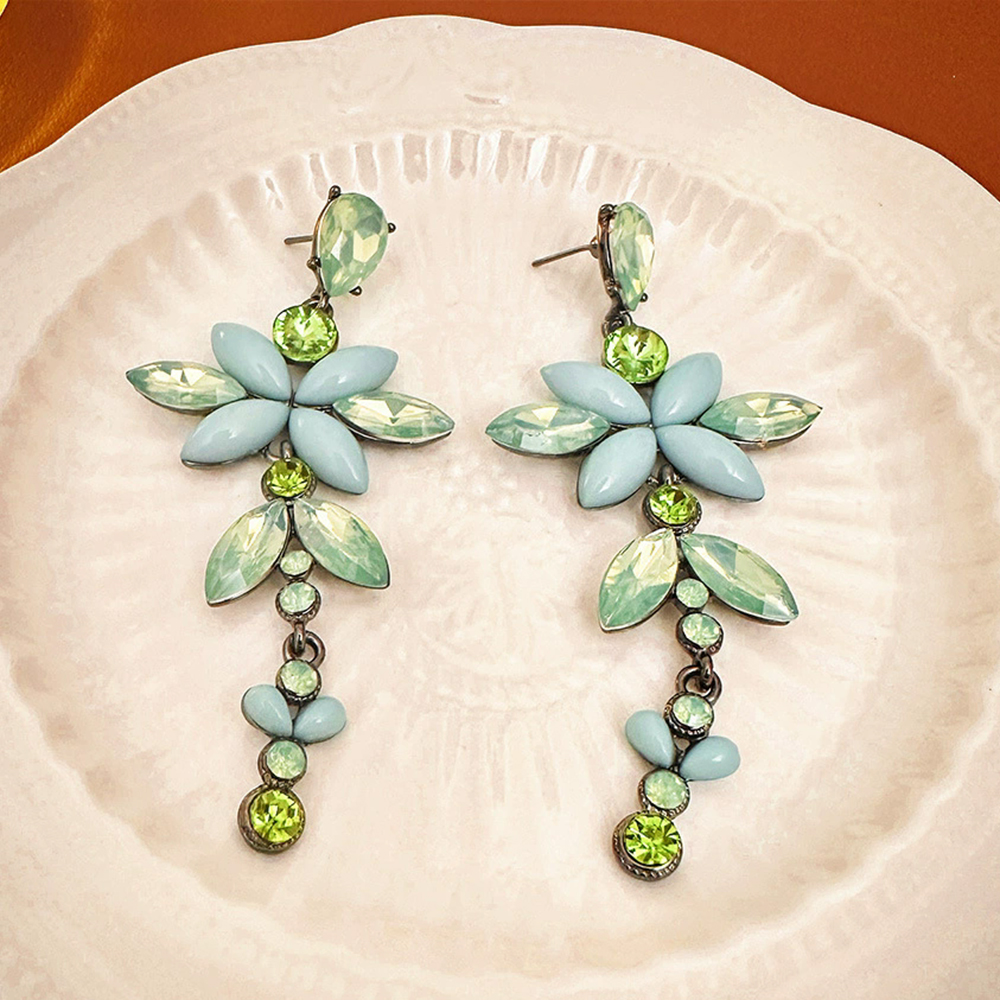 Vintage jewelry European and American medieval luxury earrings with silver needles
