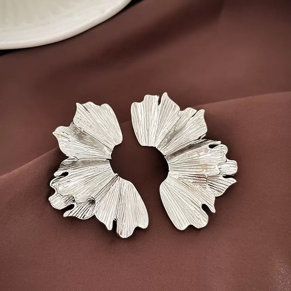Vintage jewelry European and American medieval luxury earrings with silver needles