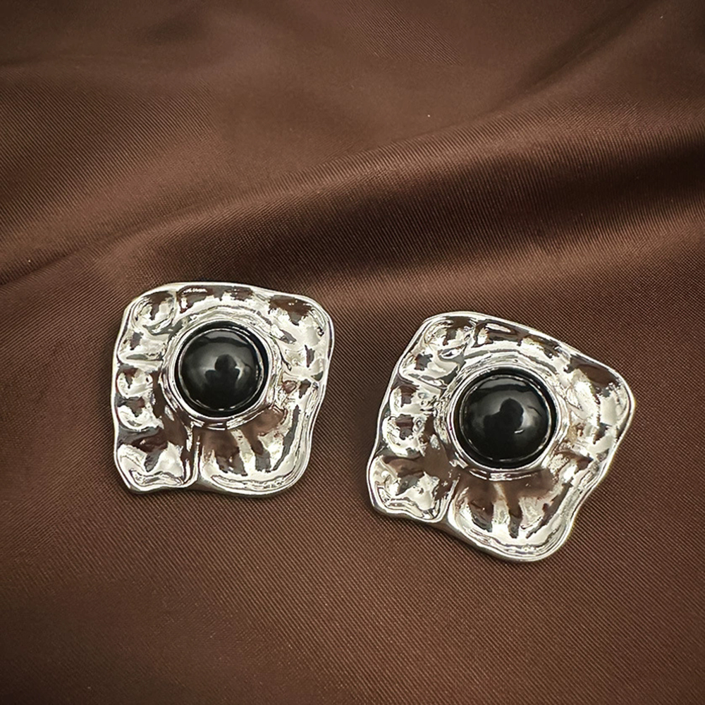 Vintage jewelry European and American medieval luxury earrings with silver needles