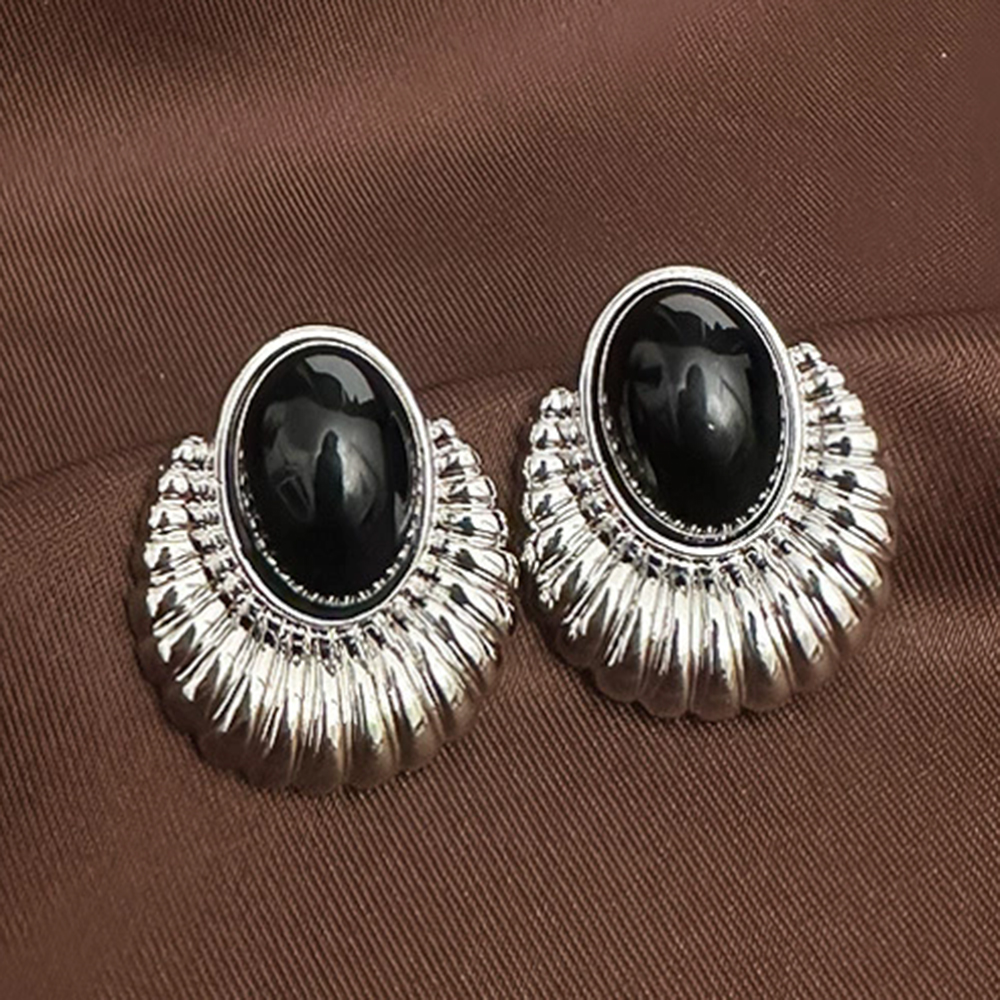 Vintage jewelry European and American medieval luxury earrings with silver needles