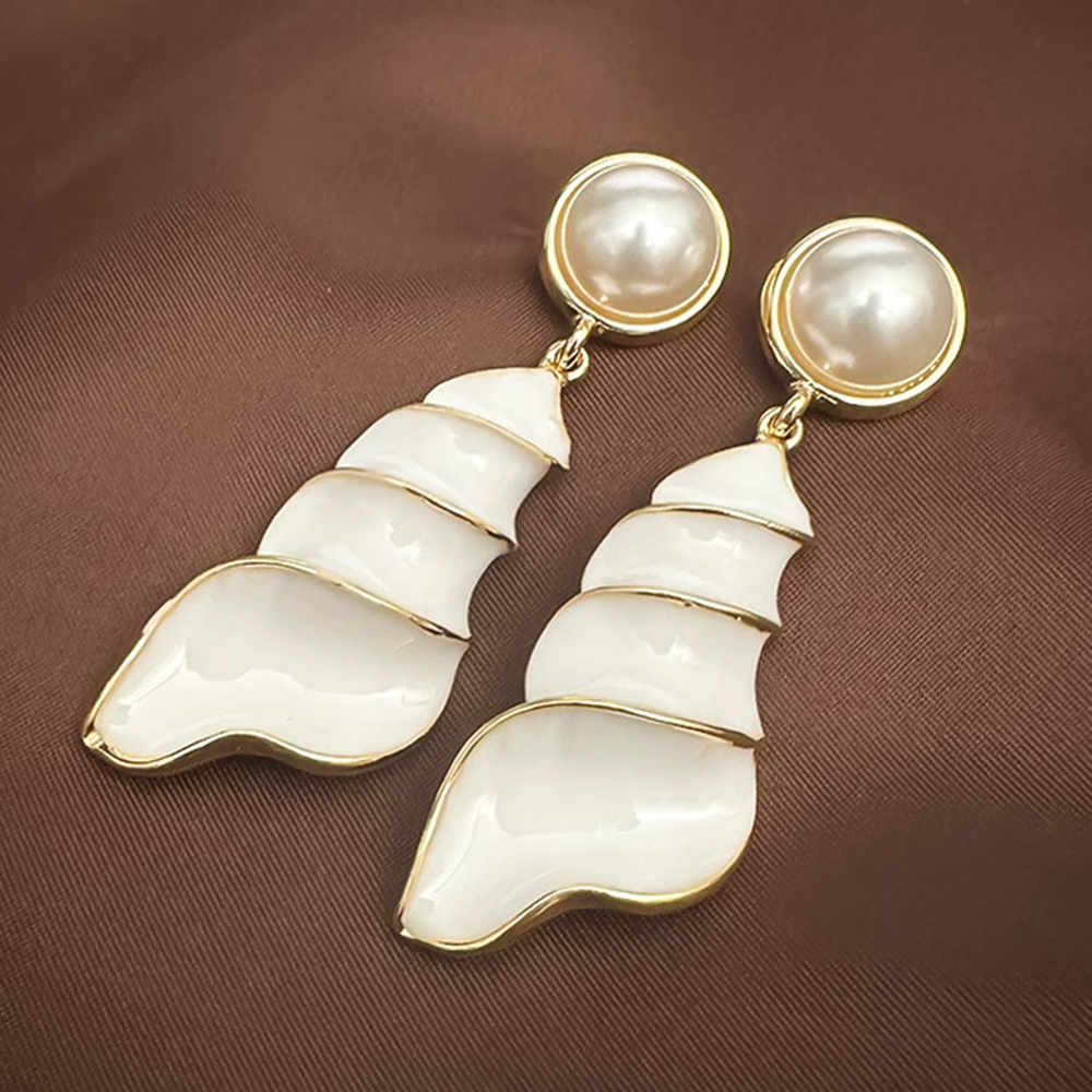 Vintage jewelry European and American medieval luxury earrings with silver needles